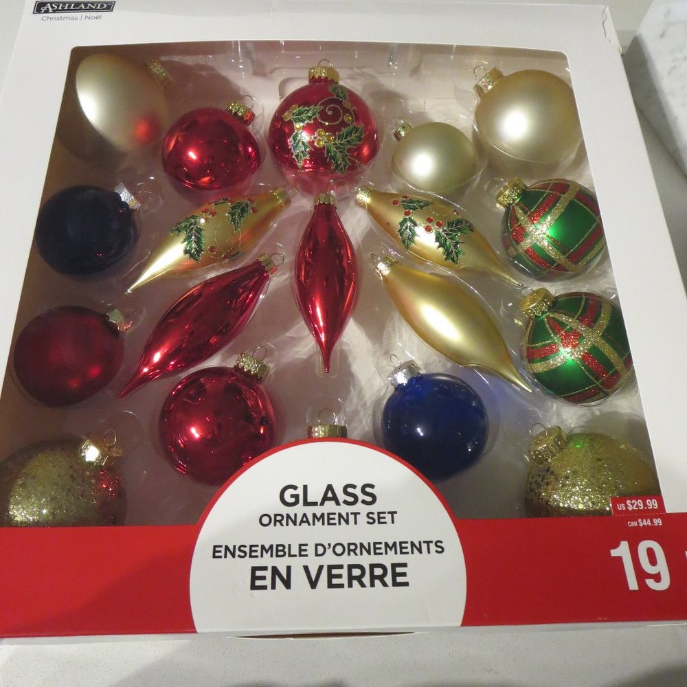 Ashland 19 Pcs / Set Christmas Noel Glass Ornament Decoration Collection